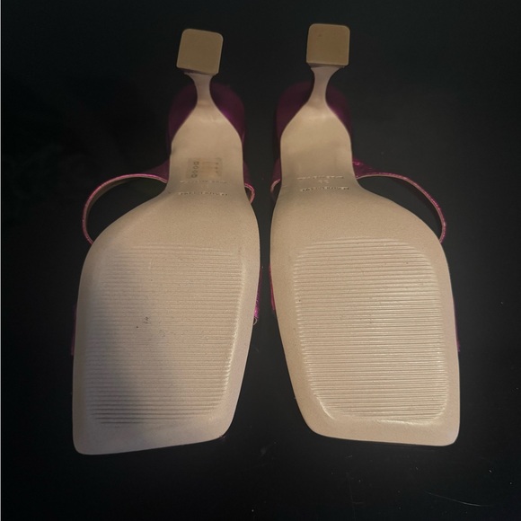 Fuchsia Pyramid Women's Heels - Picture 2 of 3